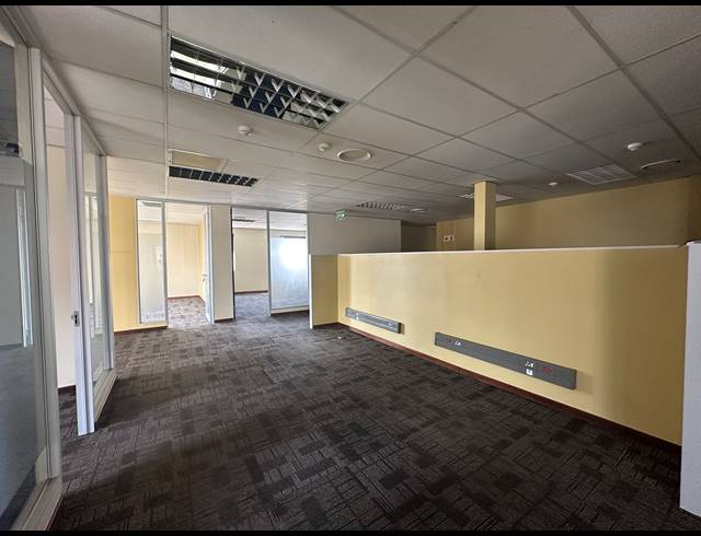 432M² OFFICE TO LET IN ECO PARK ESTATE